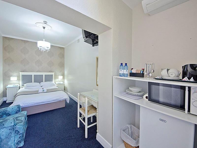 The Russel Hotel Κνύσνα Εξωτερικό φωτογραφία