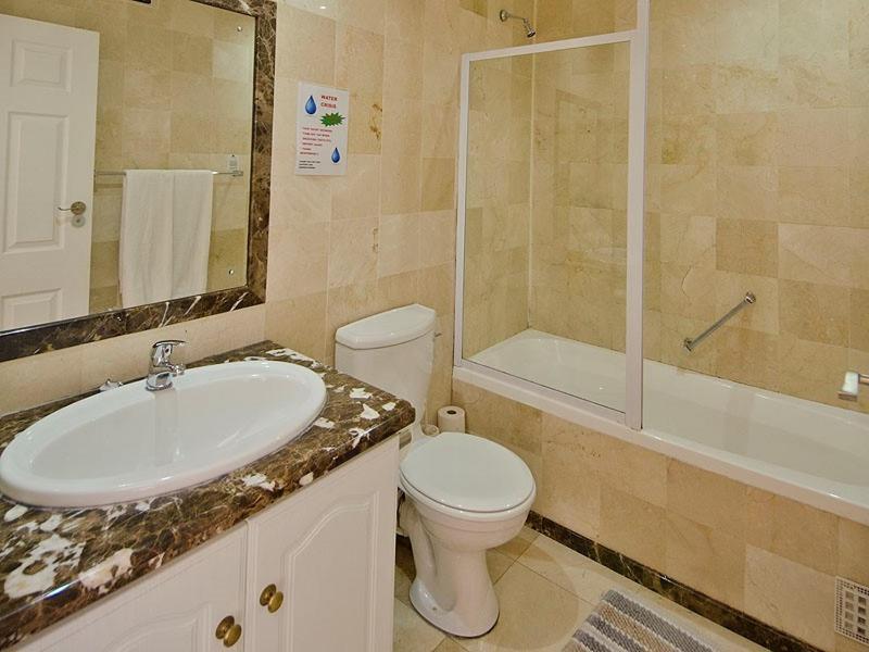 The Russel Hotel Κνύσνα Εξωτερικό φωτογραφία