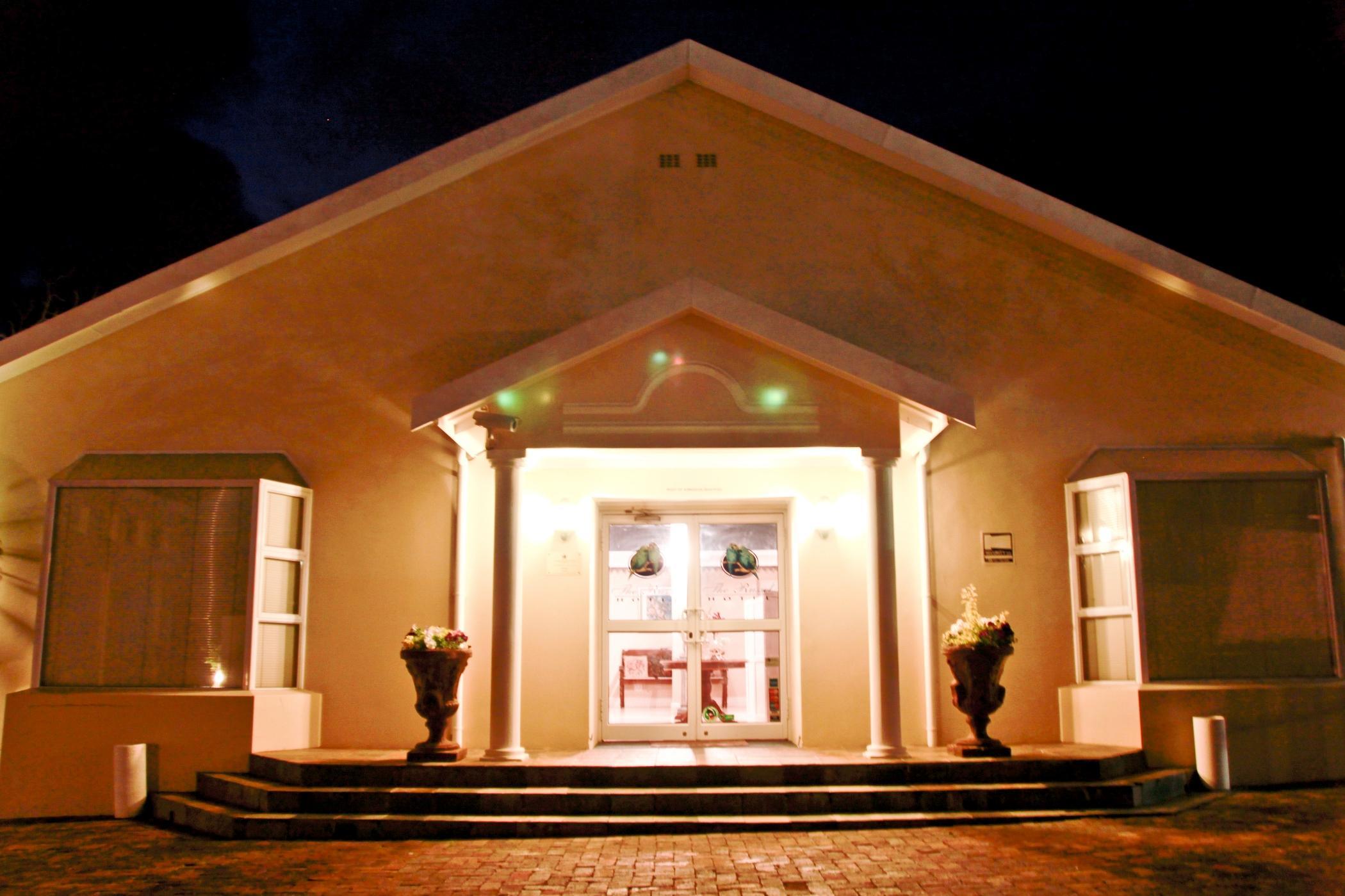 The Russel Hotel Κνύσνα Εξωτερικό φωτογραφία