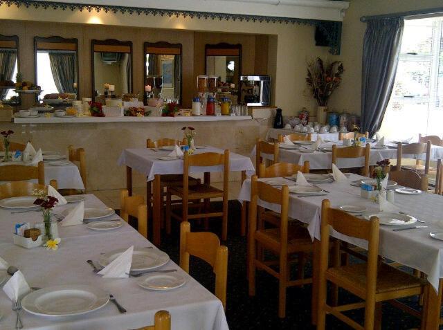 The Russel Hotel Κνύσνα Εξωτερικό φωτογραφία